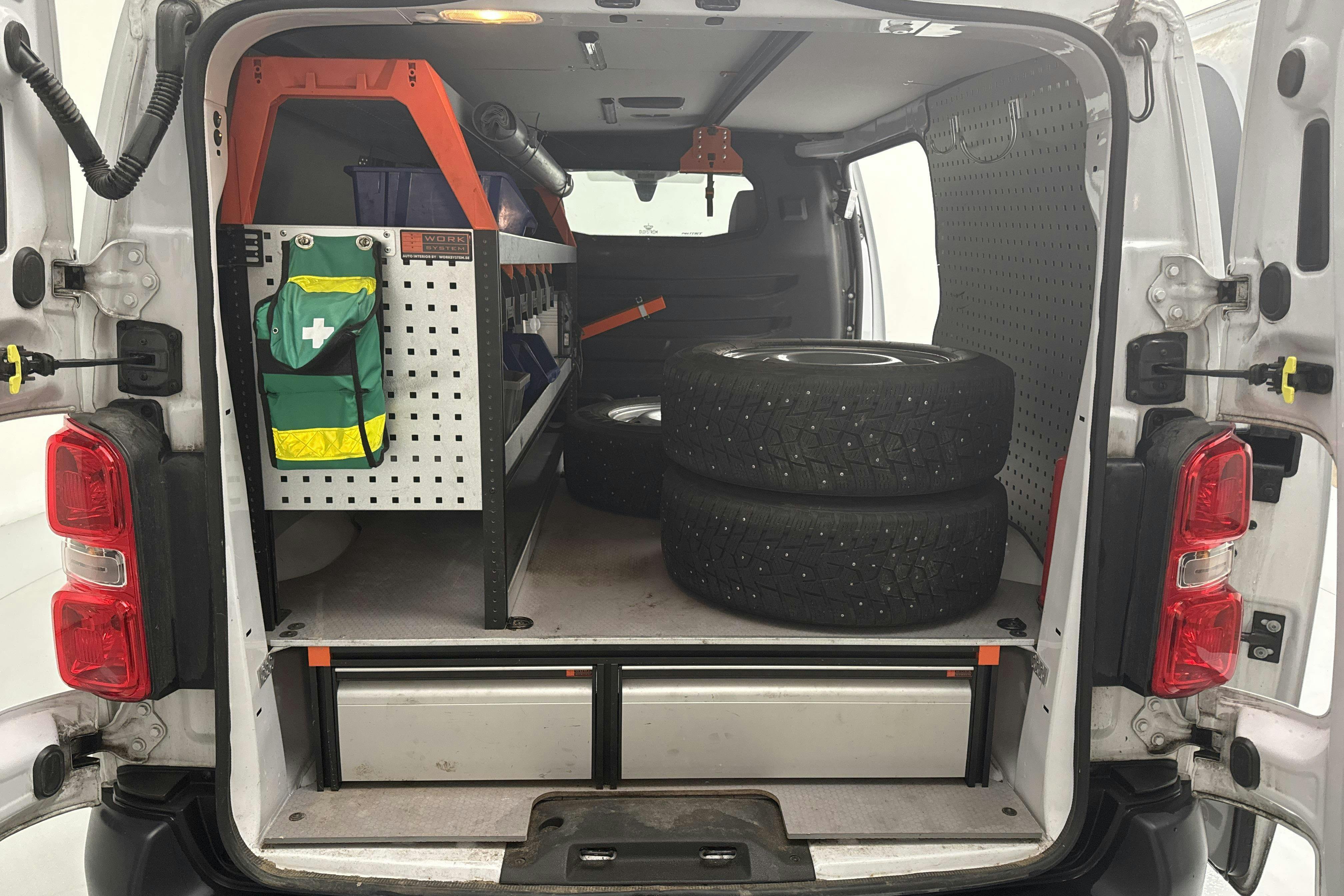 Vehicle Image 10