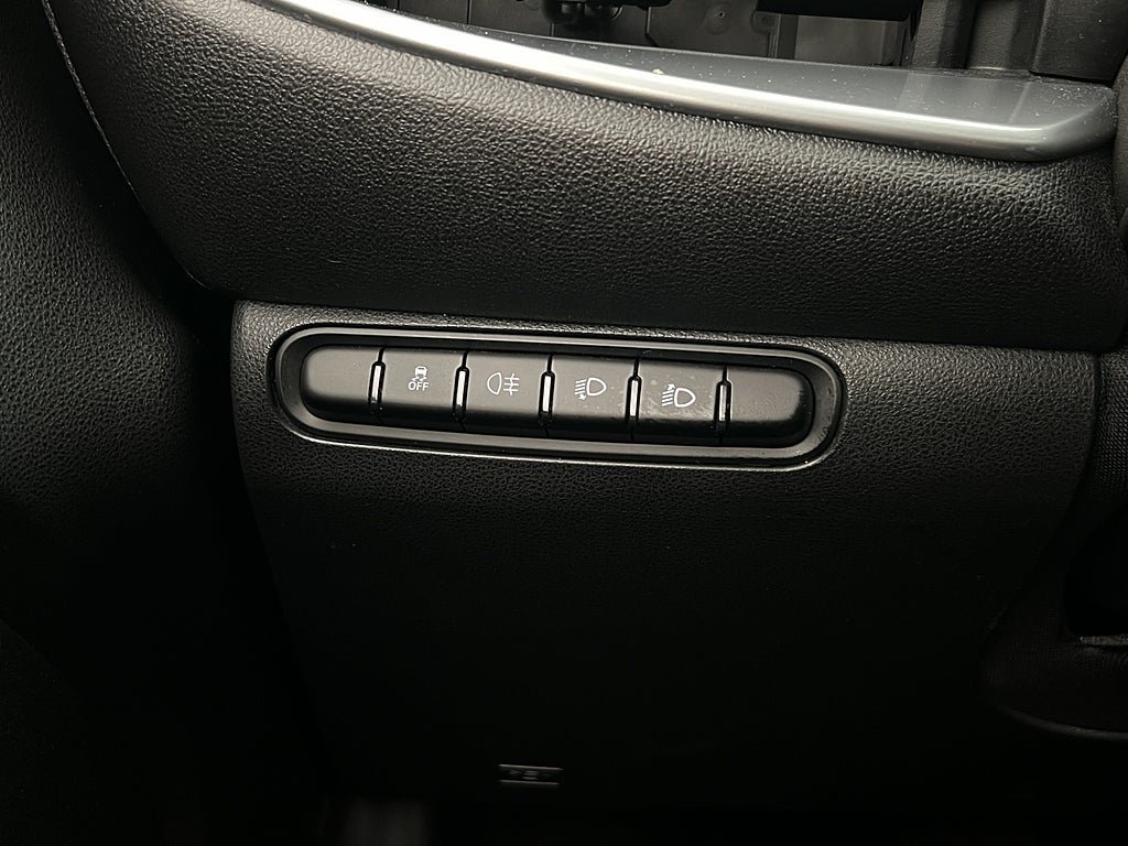 Vehicle Image 25