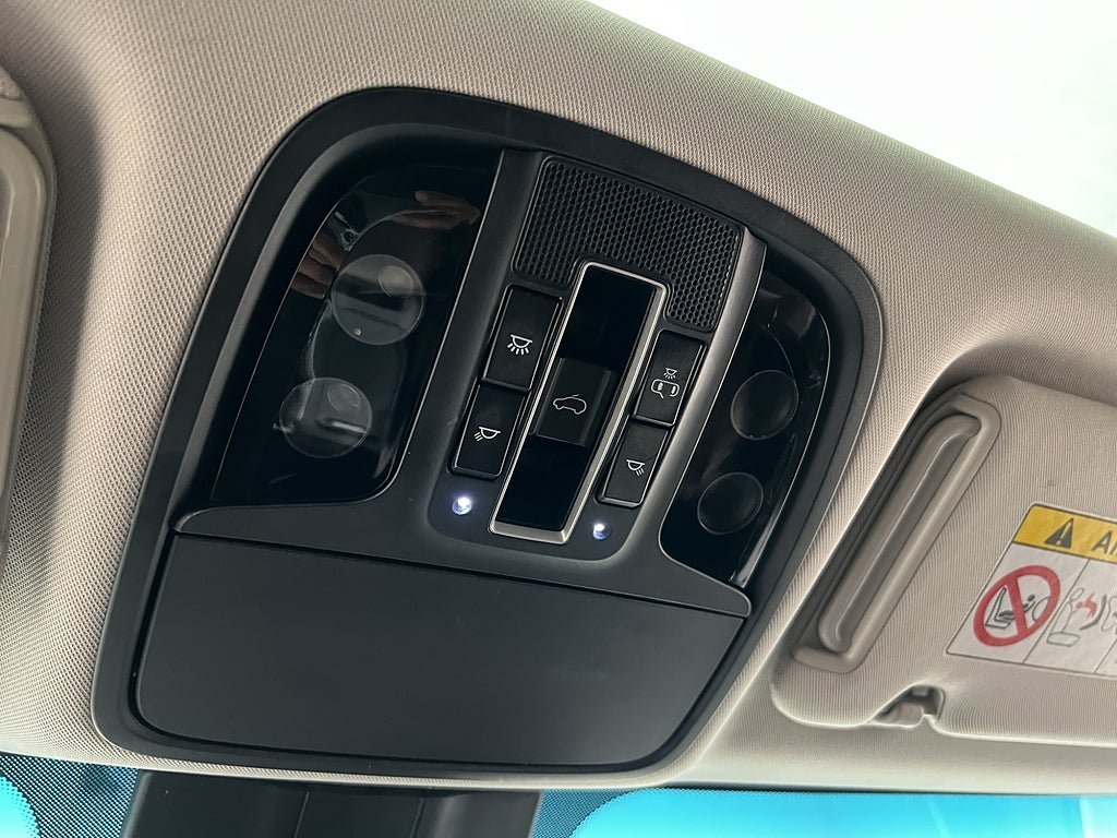 Vehicle Image 24