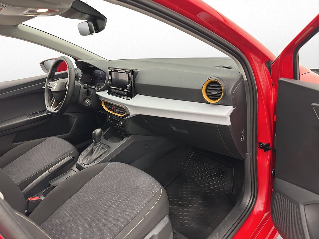 Vehicle Image 25