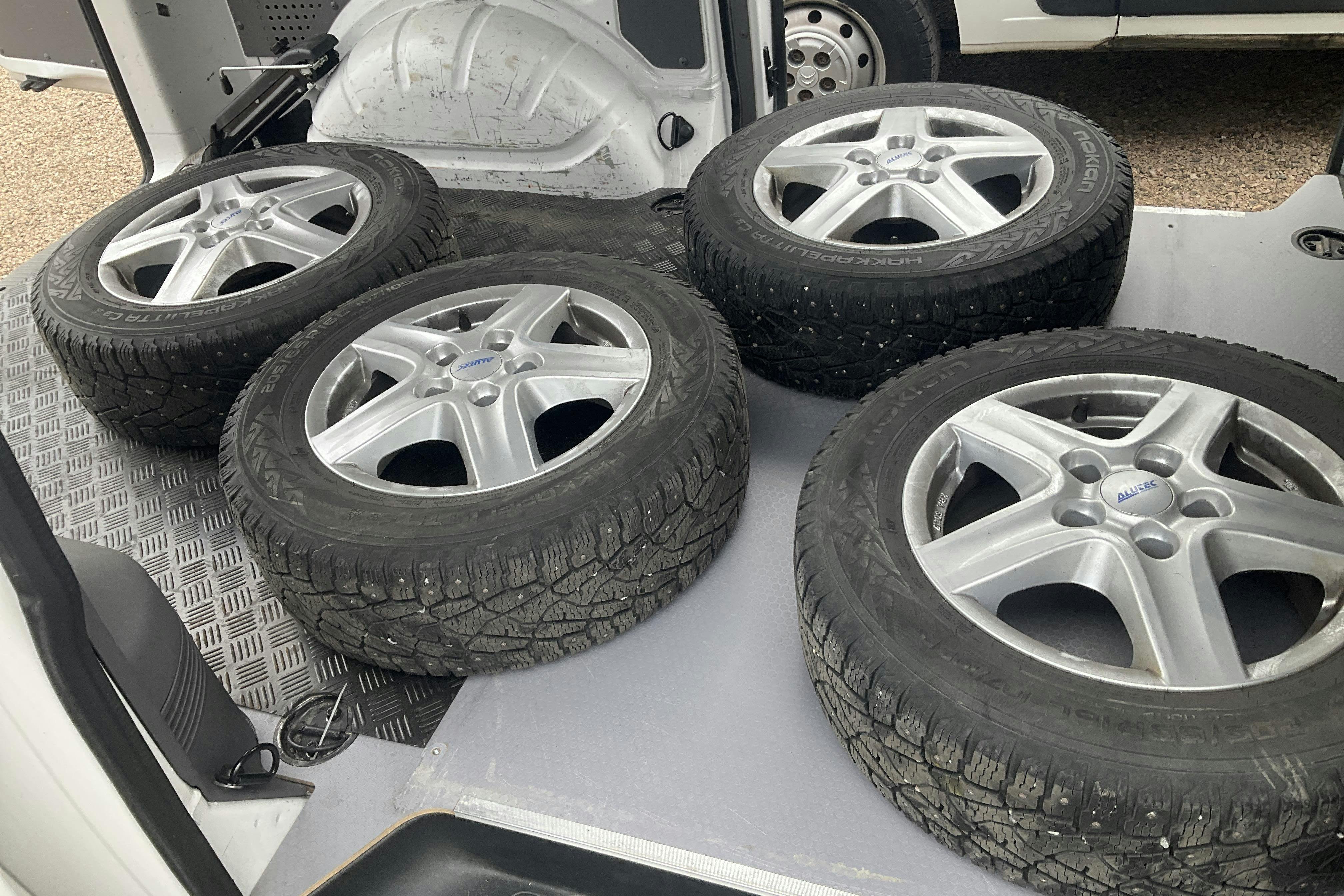Vehicle Image 13