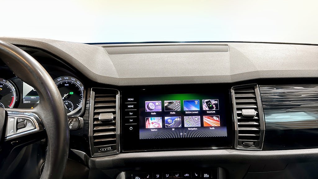 Vehicle Image 9