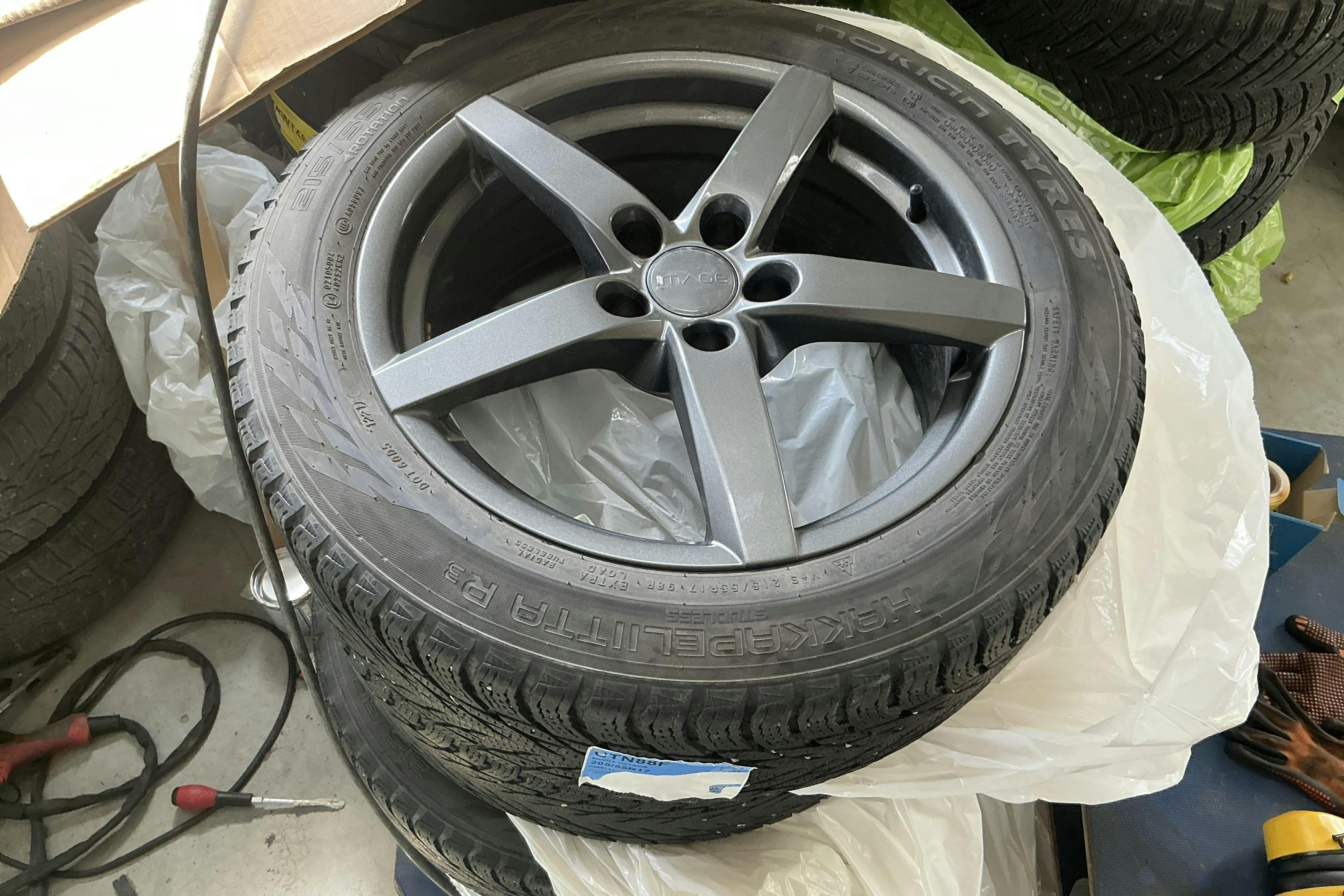Vehicle Image 12