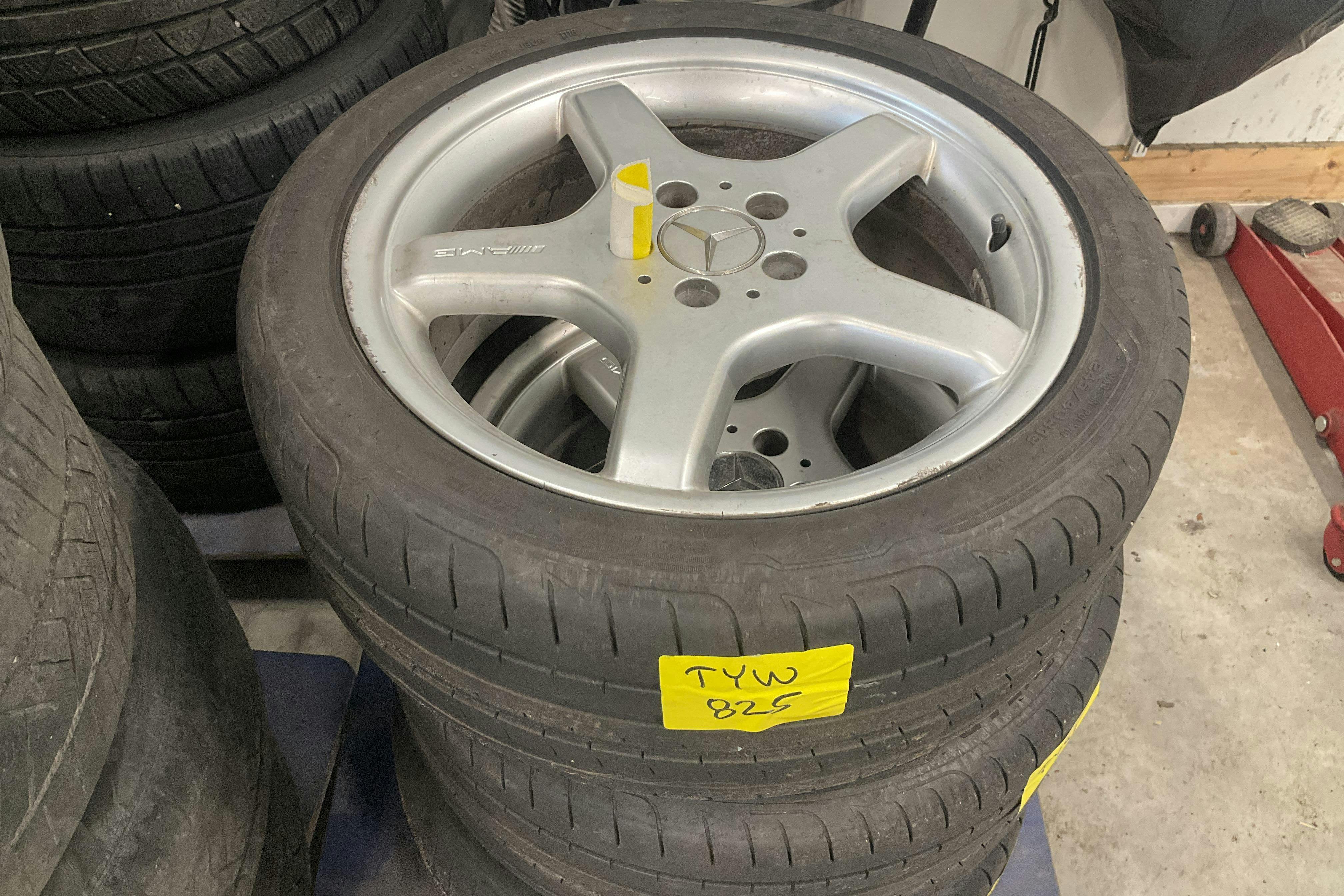 Vehicle Image 14