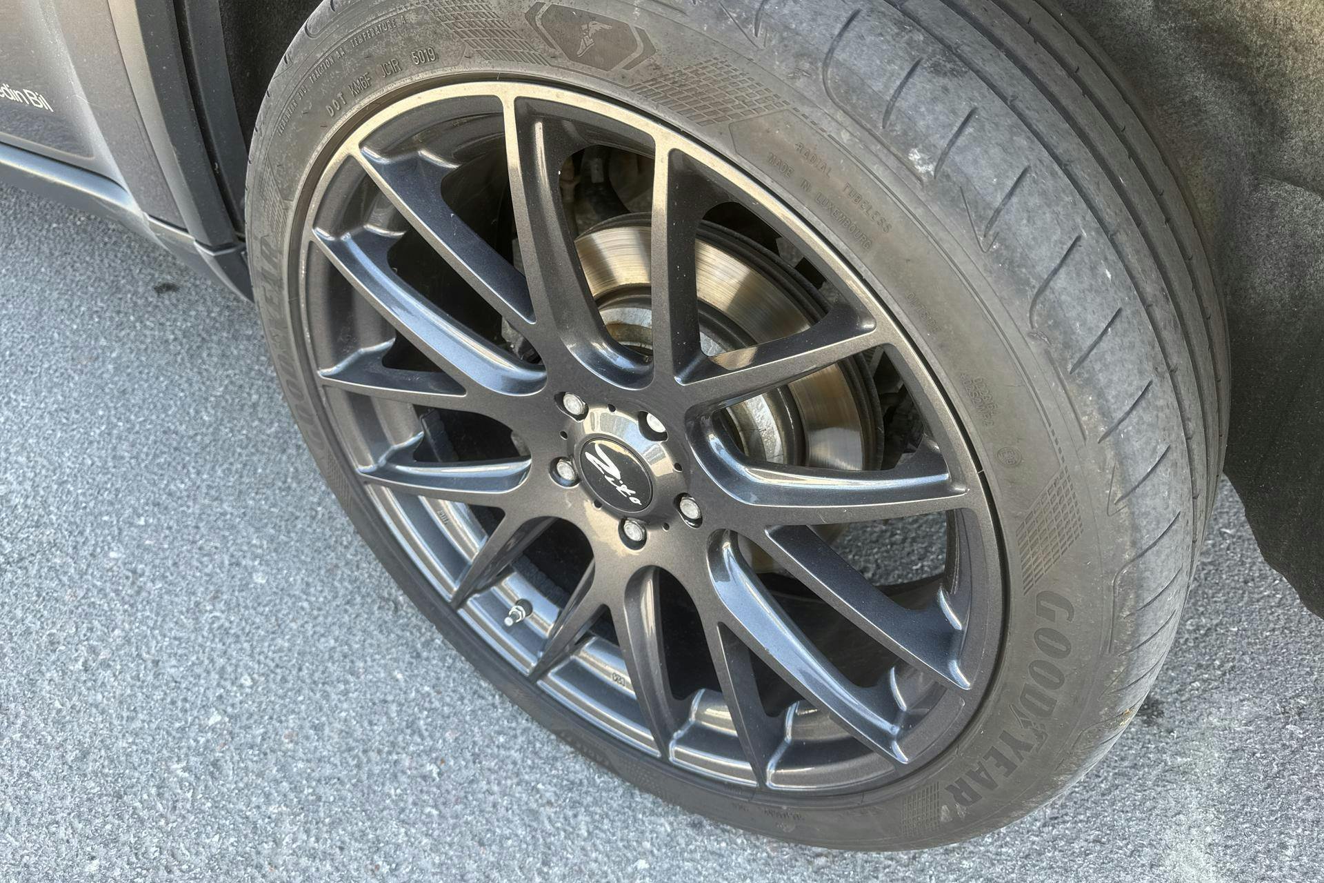 Vehicle Image 16