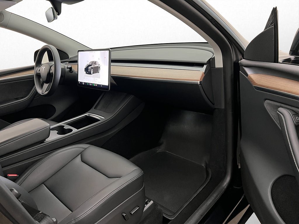 Vehicle Image 16