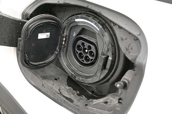 Vehicle Image 25