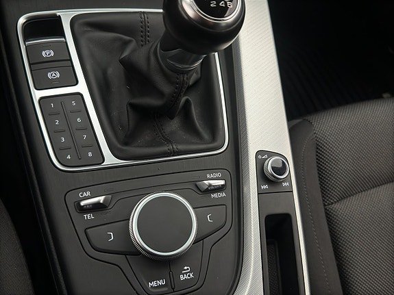 Vehicle Image 22