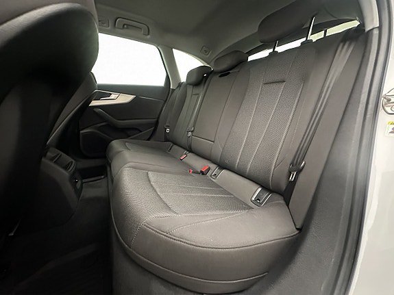 Vehicle Image 25