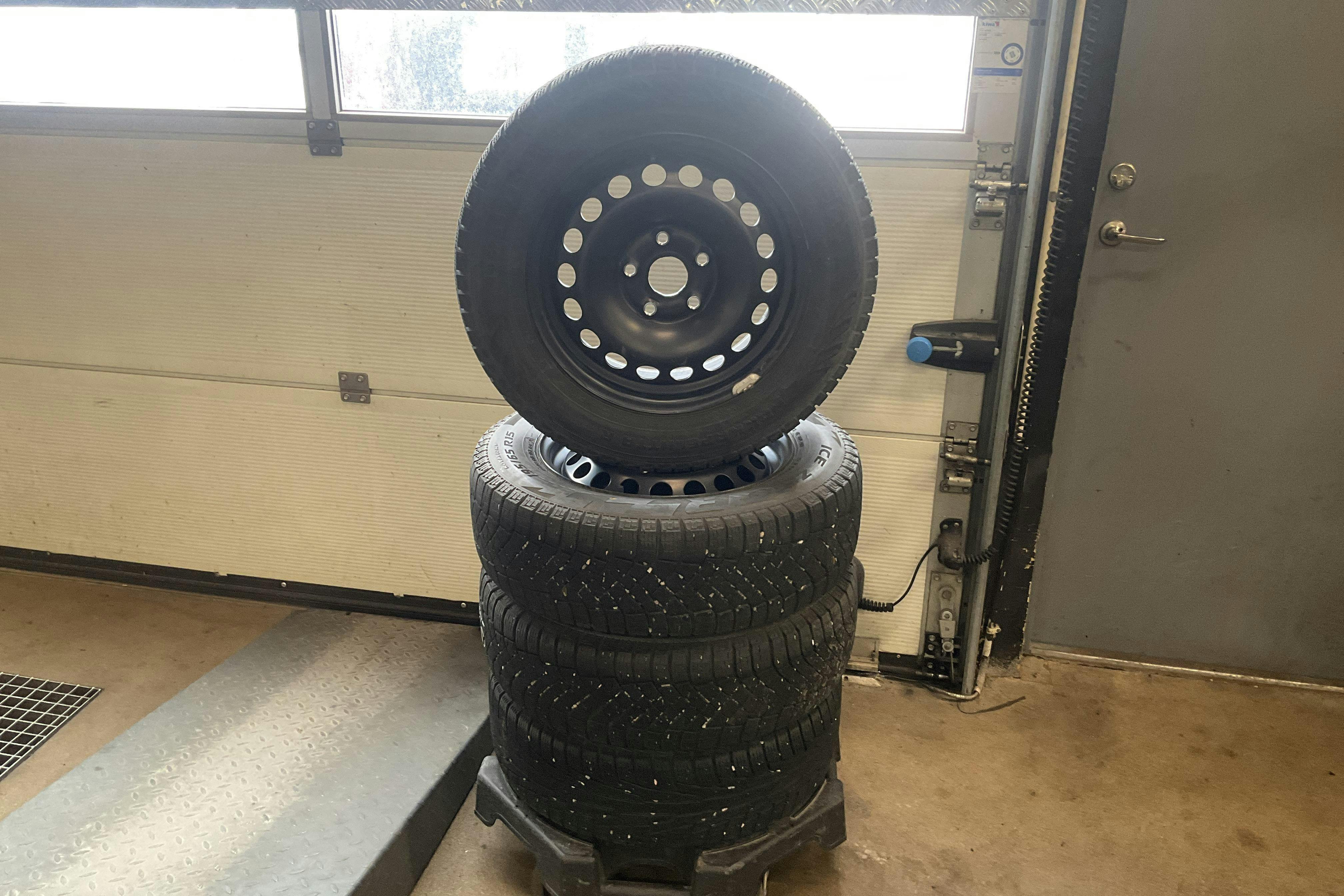 Vehicle Image 14
