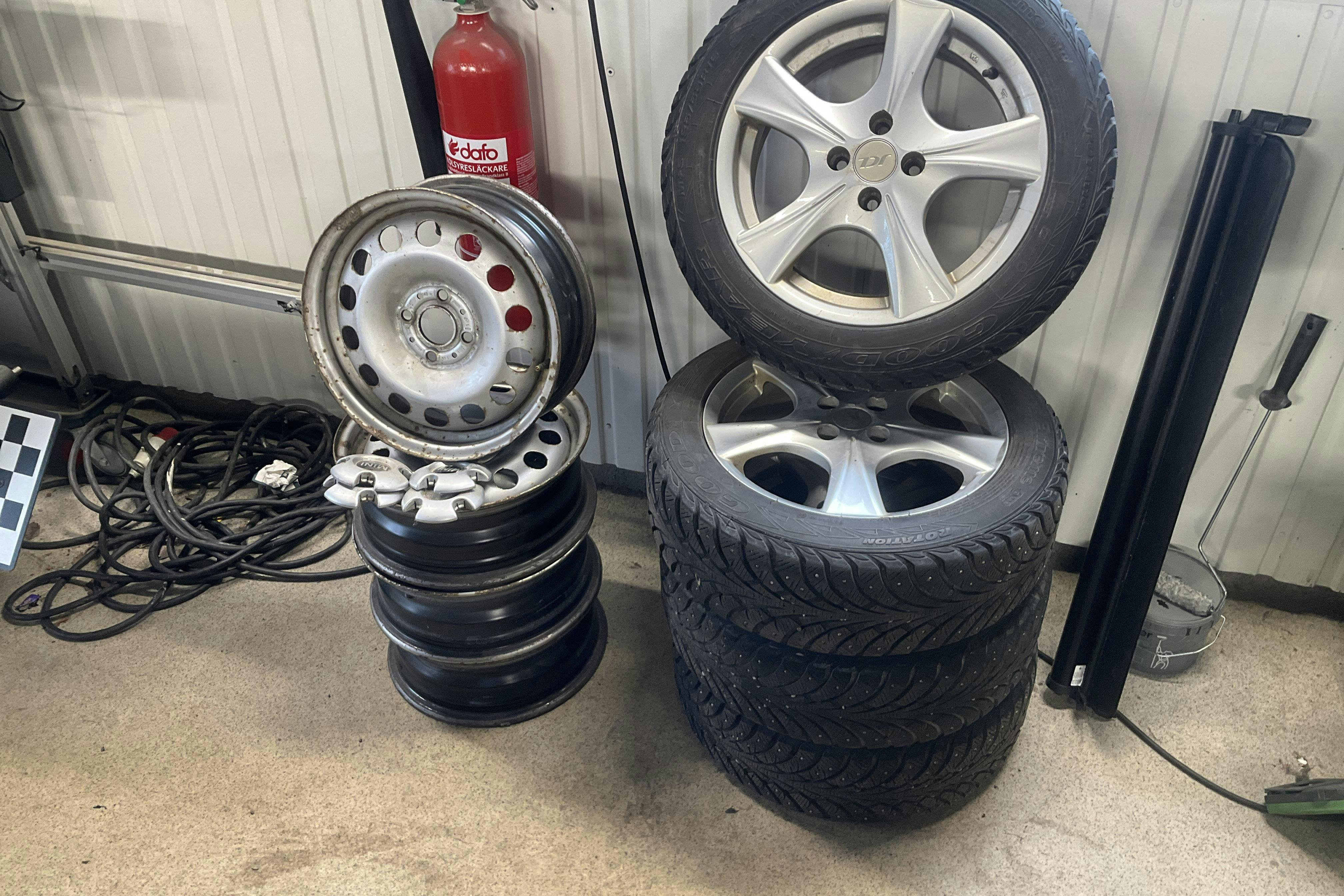 Vehicle Image 13
