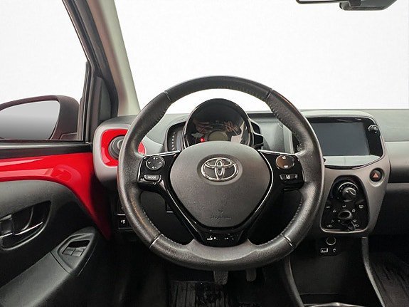 Vehicle Image 11