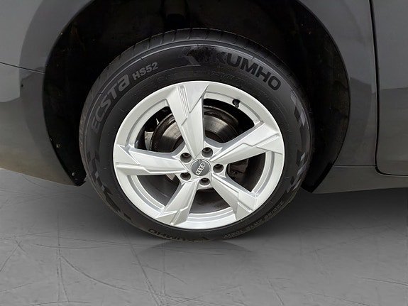Vehicle Image 32
