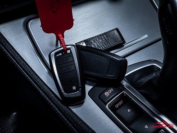 Vehicle Image 32