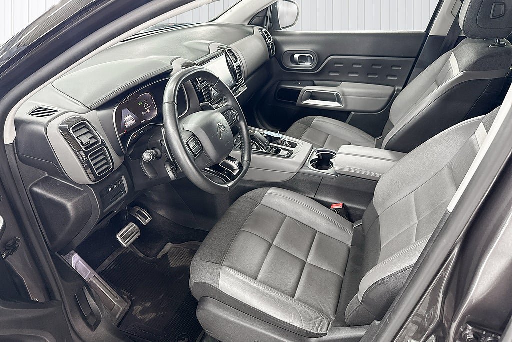 Vehicle Image 15