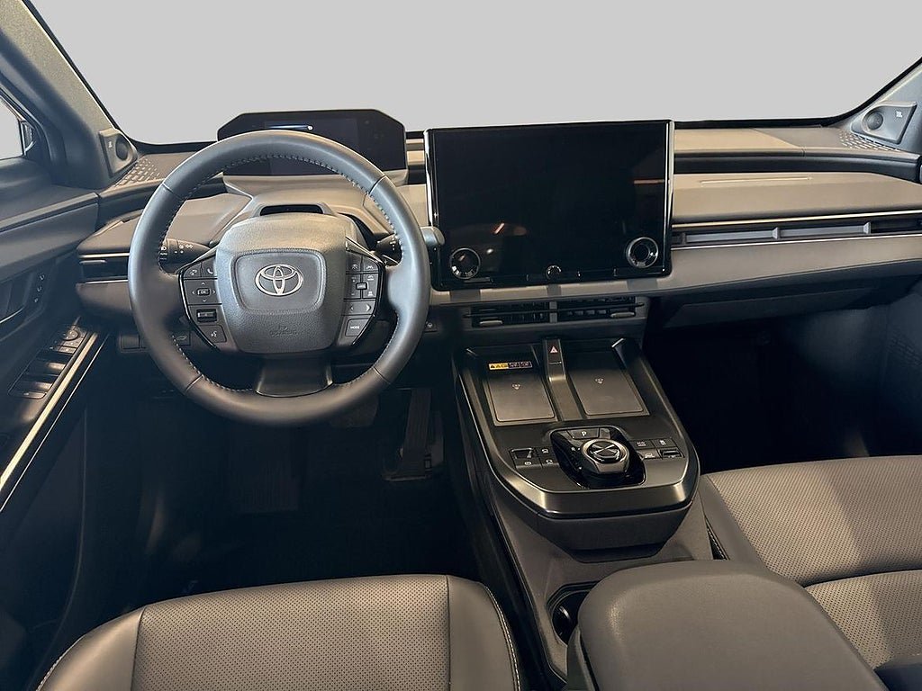 Vehicle Image 11