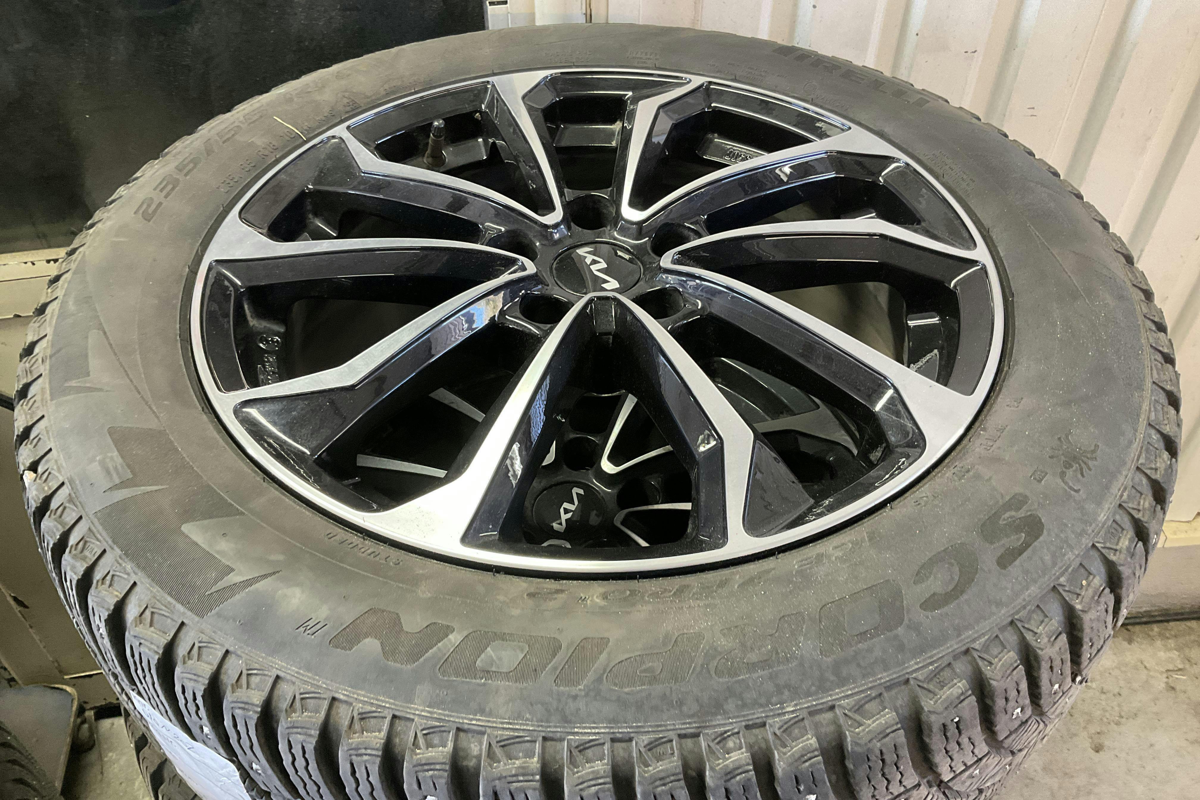 Vehicle Image 17