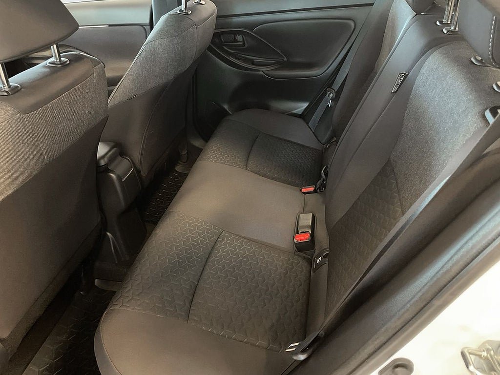 Vehicle Image 8