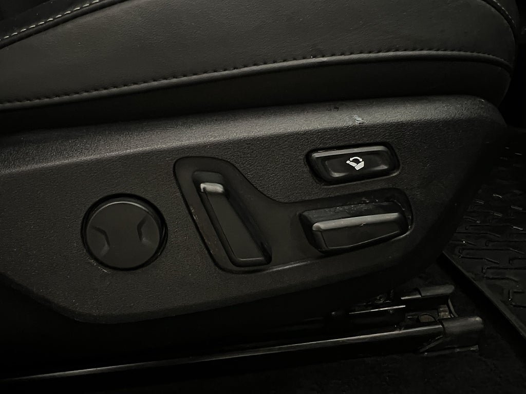 Vehicle Image 26