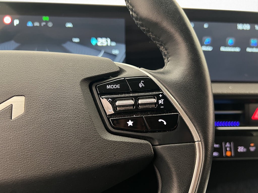 Vehicle Image 32