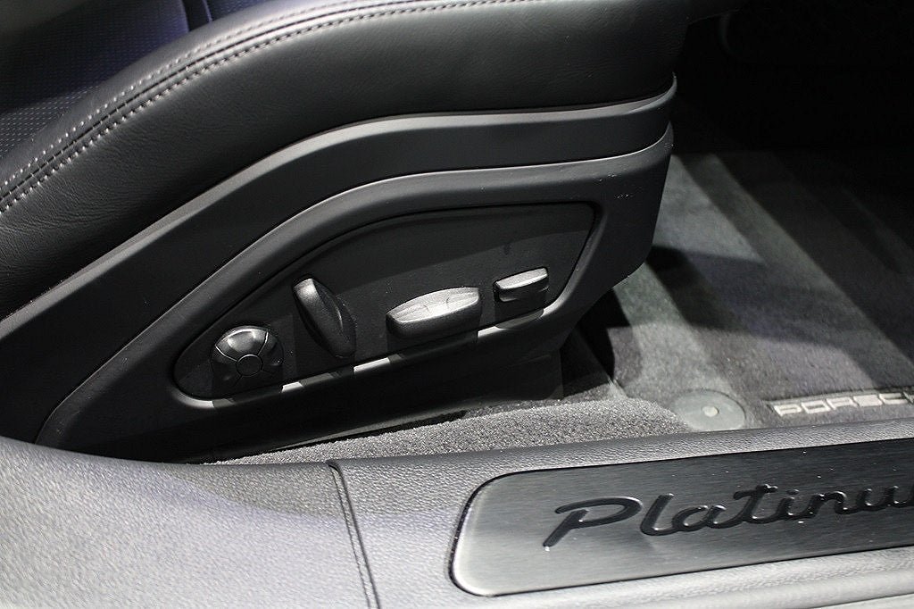 Vehicle Image 19