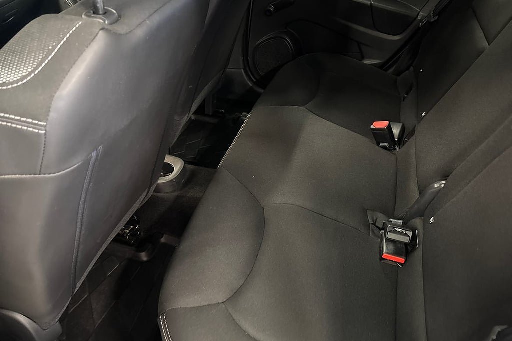Vehicle Image 12