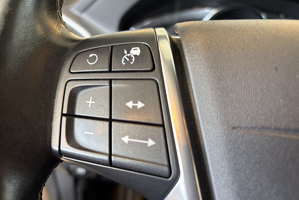 Vehicle Image 25