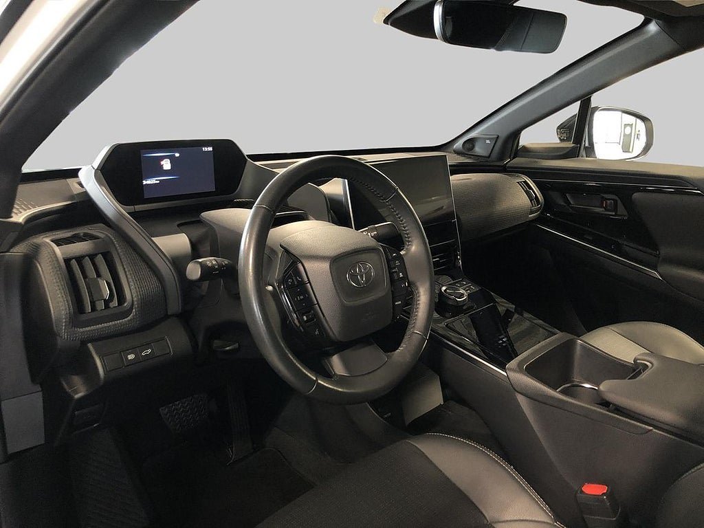 Vehicle Image 14