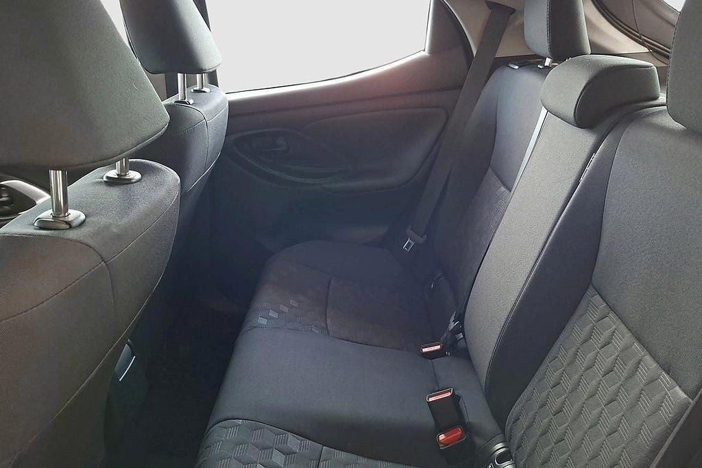 Vehicle Image 9