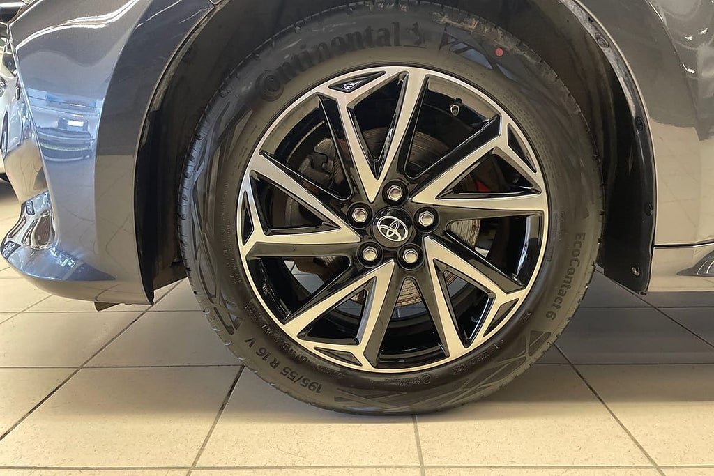 Vehicle Image 16