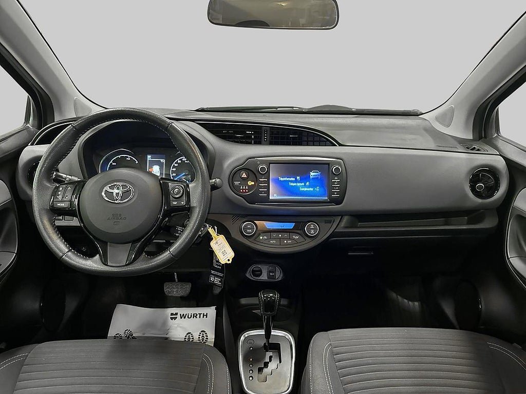 Vehicle Image 12