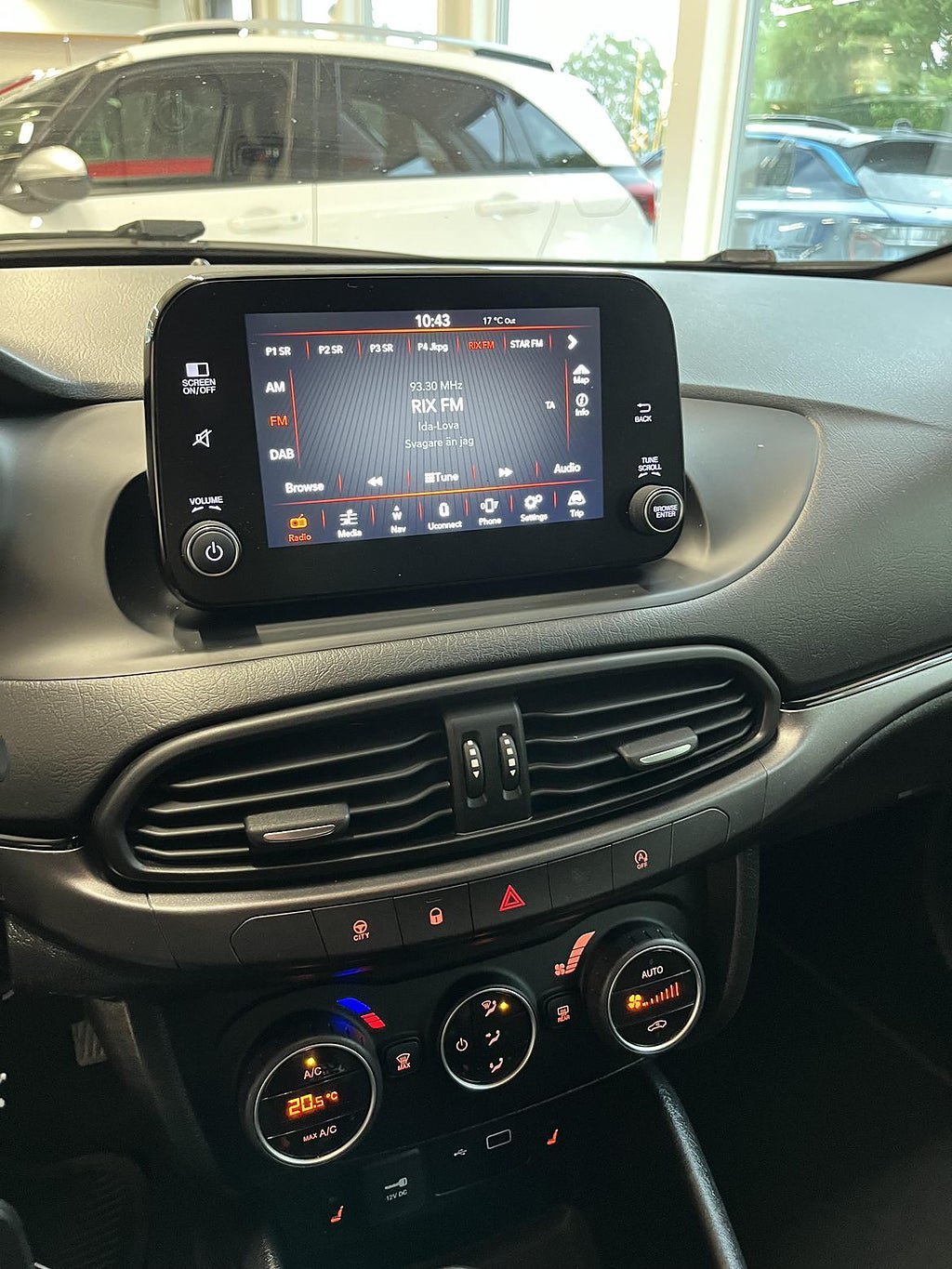 Vehicle Image 11