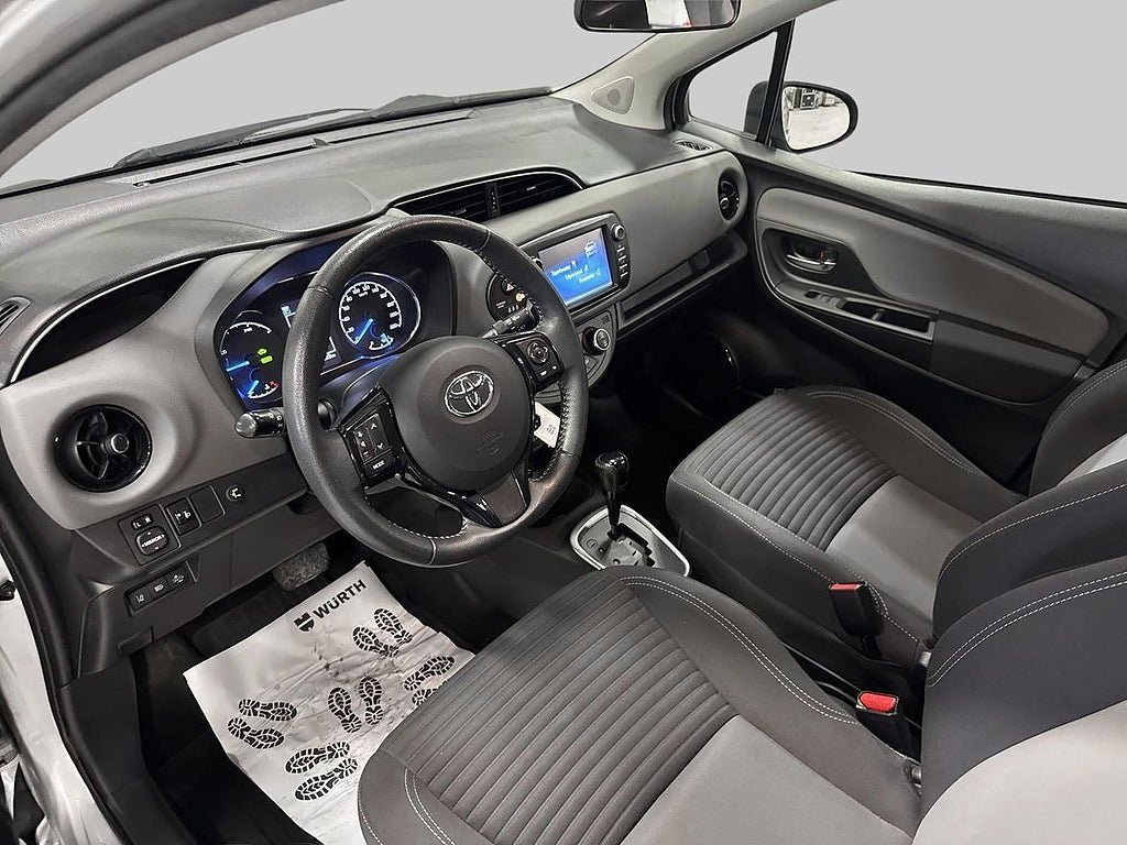 Vehicle Image 14