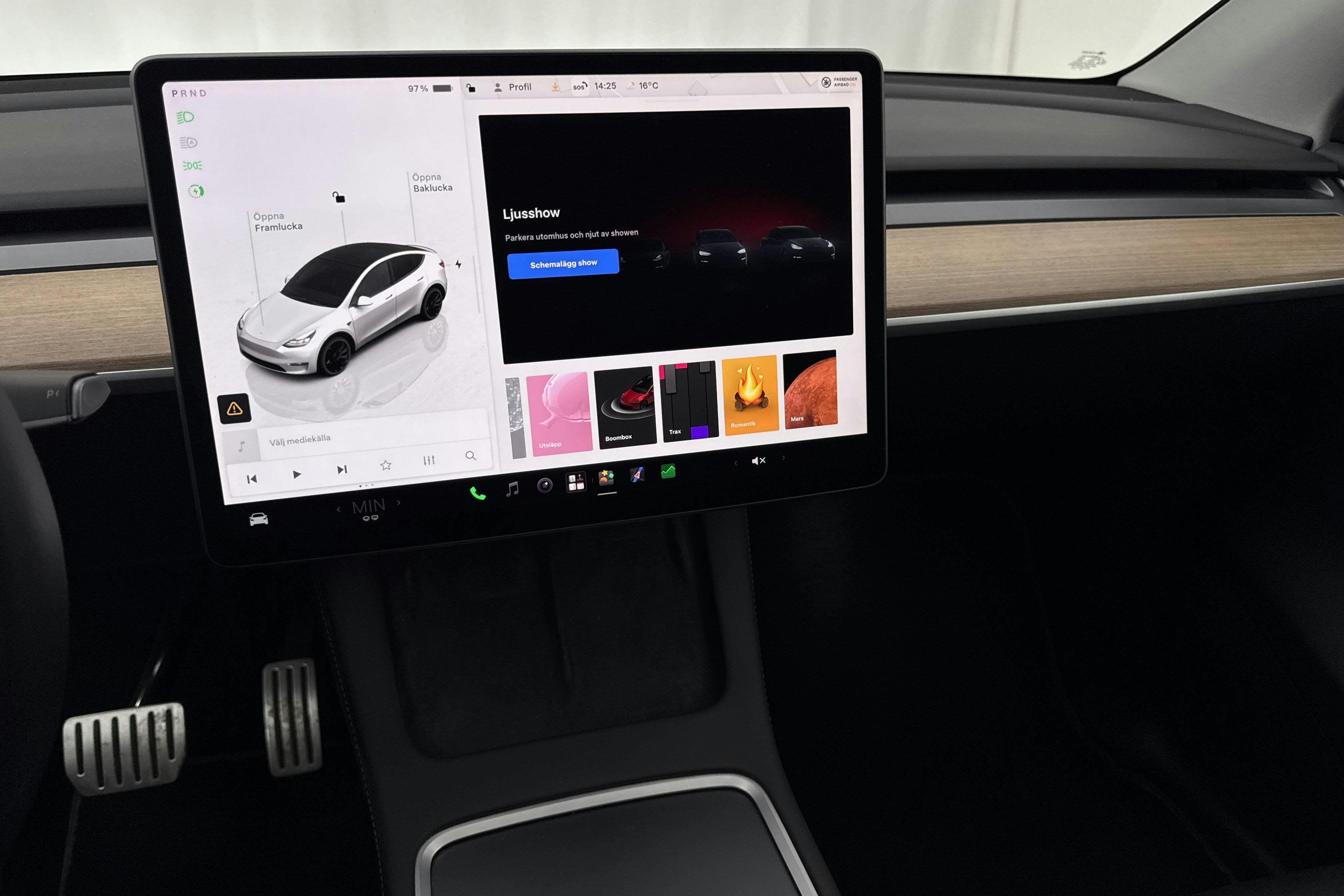 Vehicle Image 16