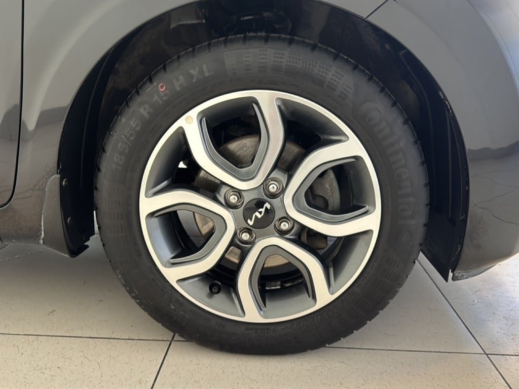 Vehicle Image 15