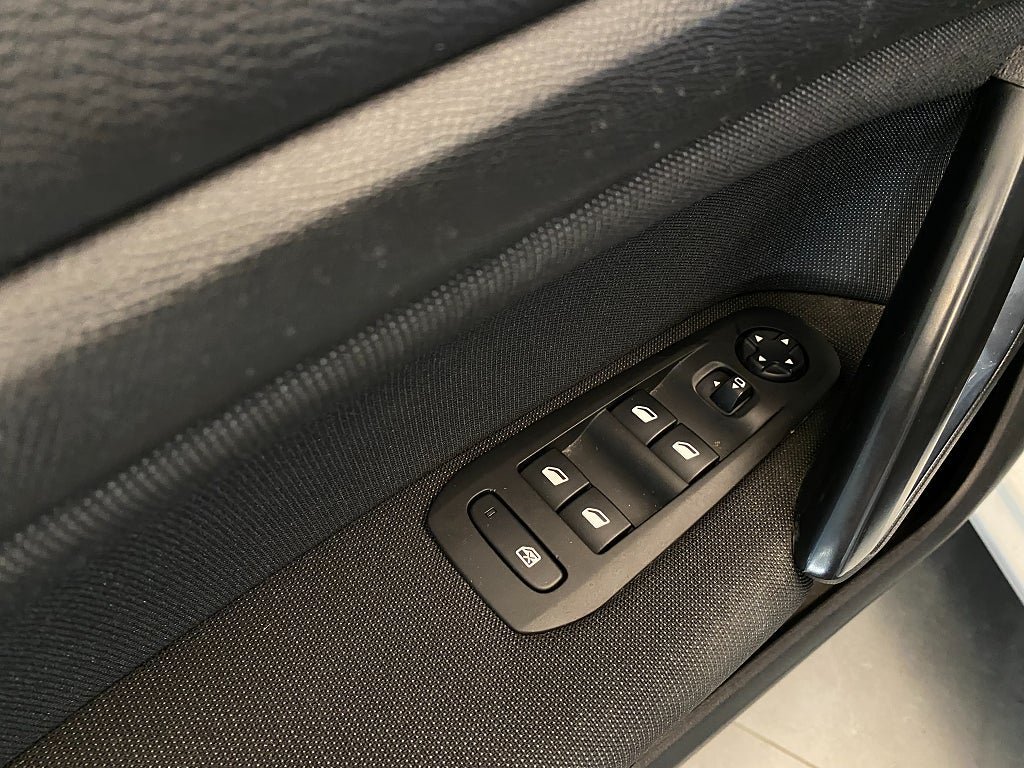 Vehicle Image 28