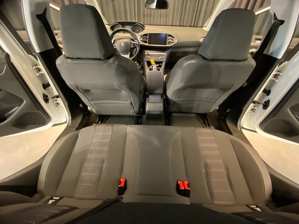 Vehicle Image 32