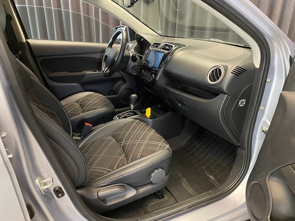 Vehicle Image 25