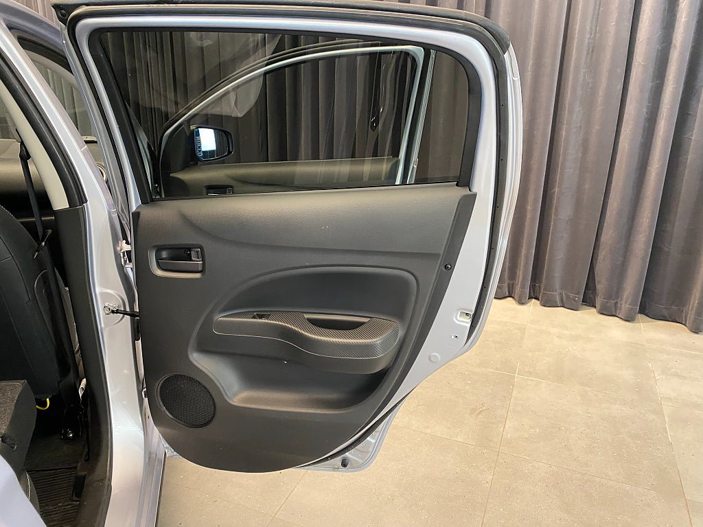 Vehicle Image 27