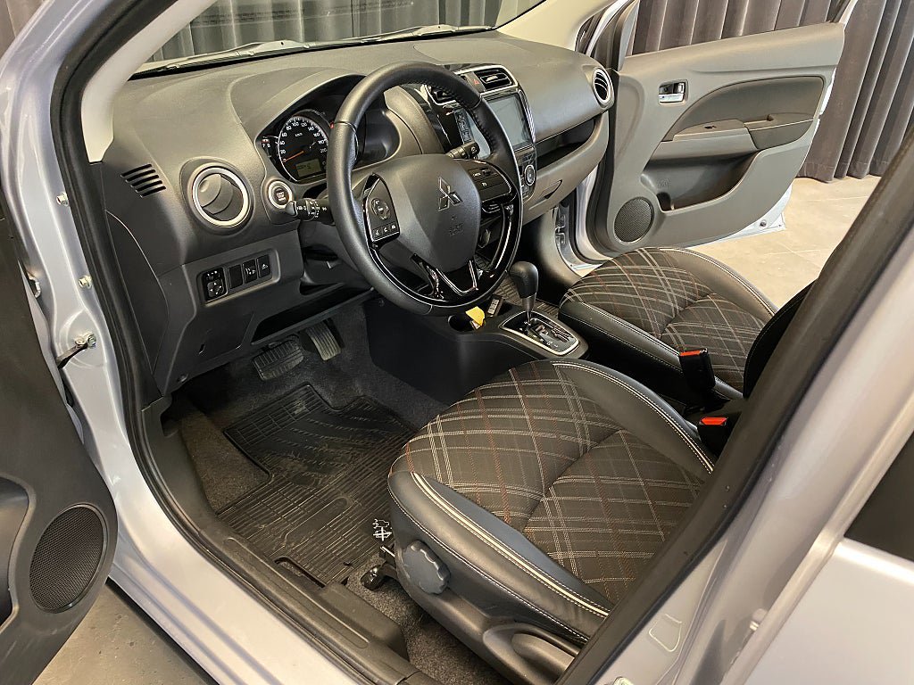 Vehicle Image 30