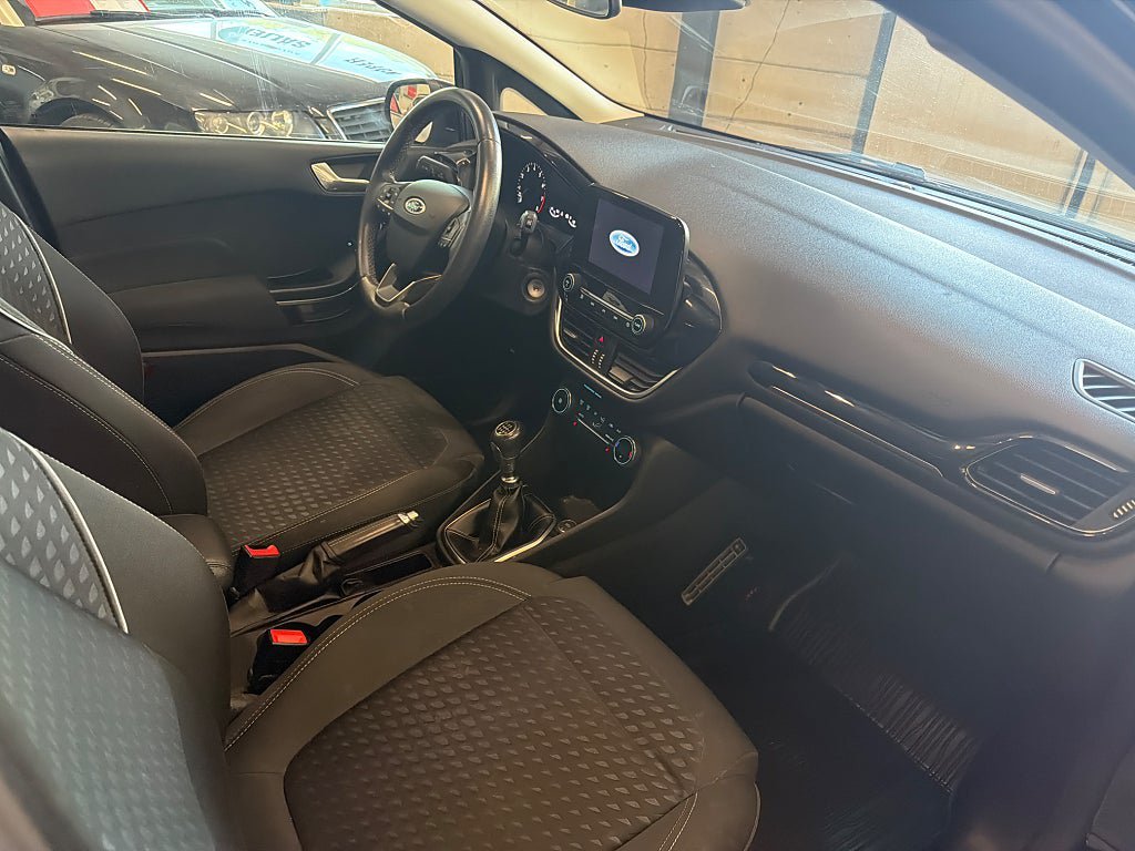 Vehicle Image 7