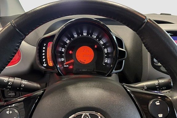 Vehicle Image 12