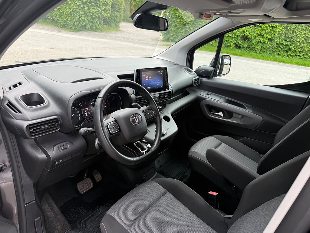 Vehicle Image 9