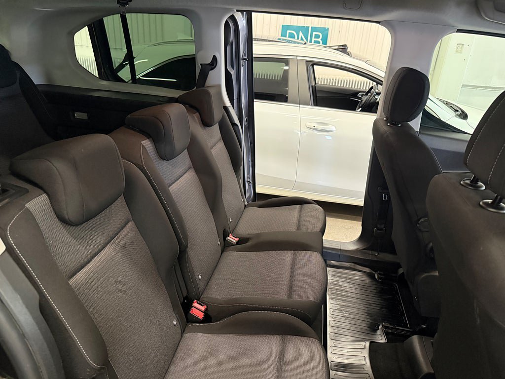 Vehicle Image 19