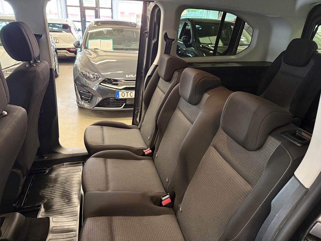 Vehicle Image 21
