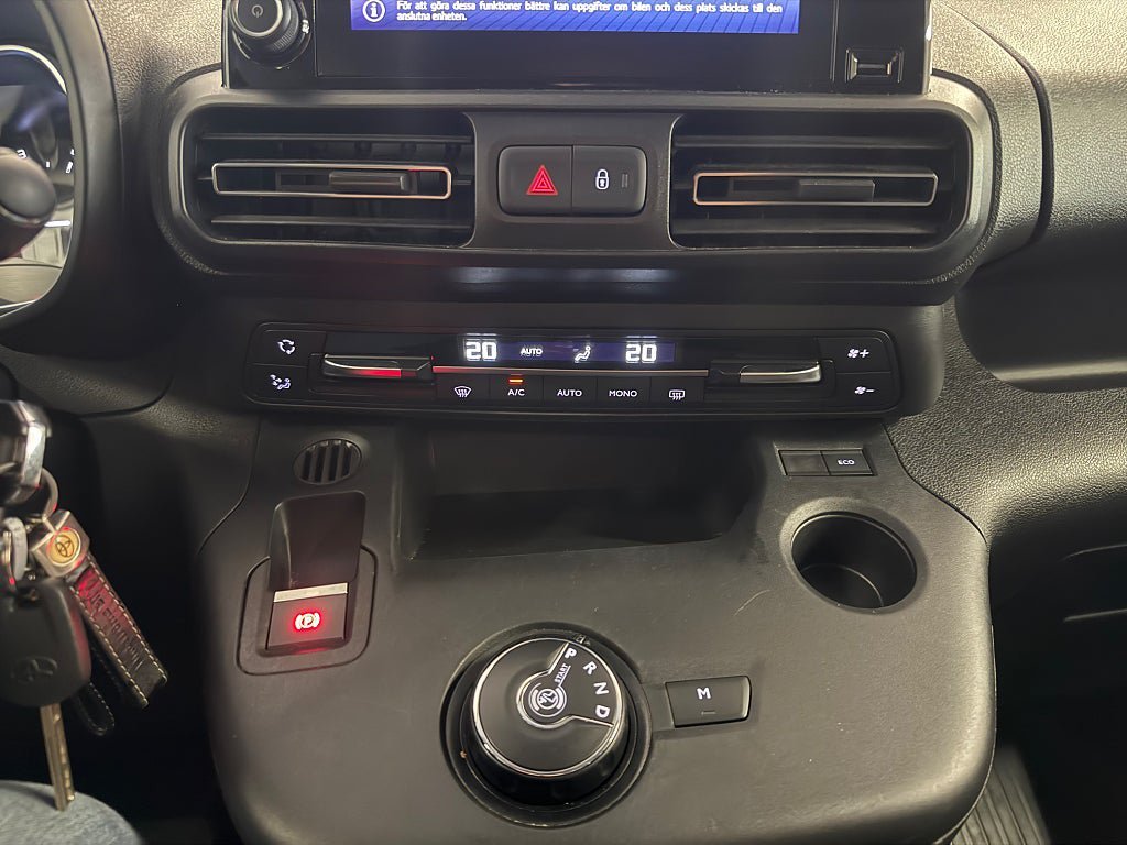 Vehicle Image 28
