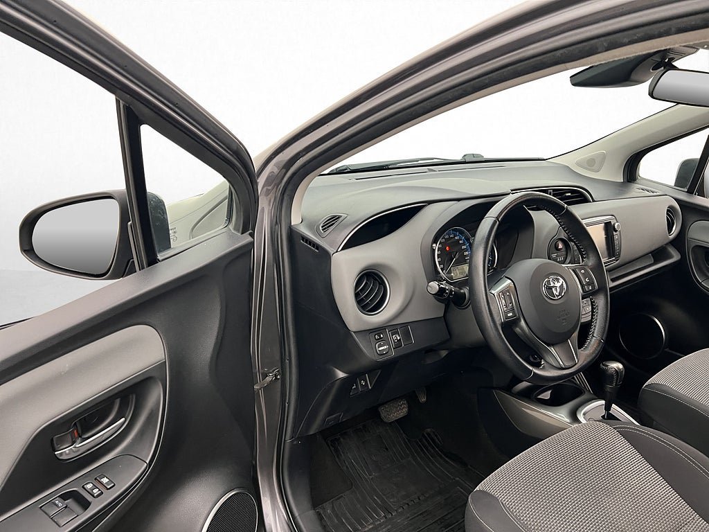 Vehicle Image 10