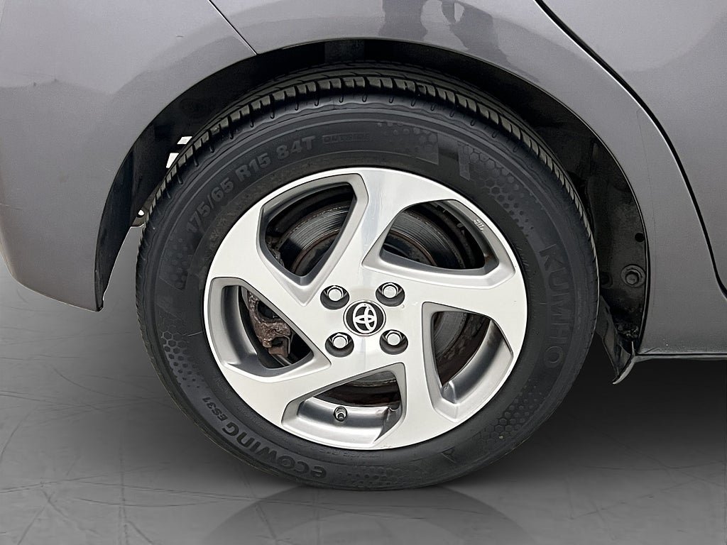 Vehicle Image 25