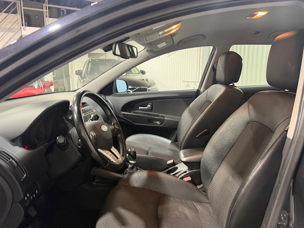 Vehicle Image 14