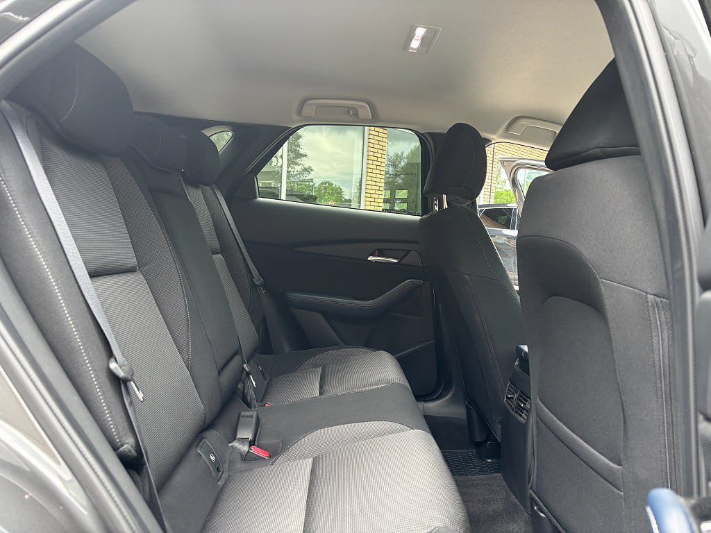 Vehicle Image 16